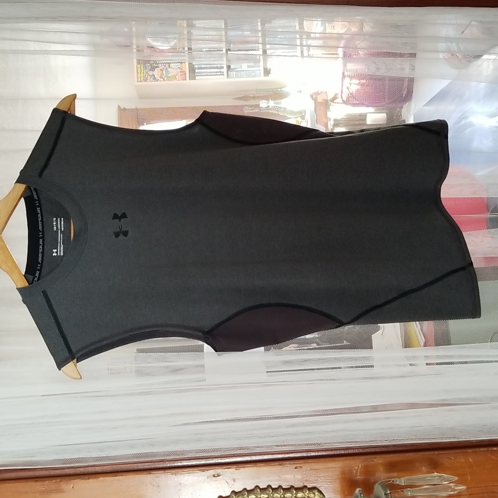 Under Armour HeatGear sleeveless compression tank, L, grey